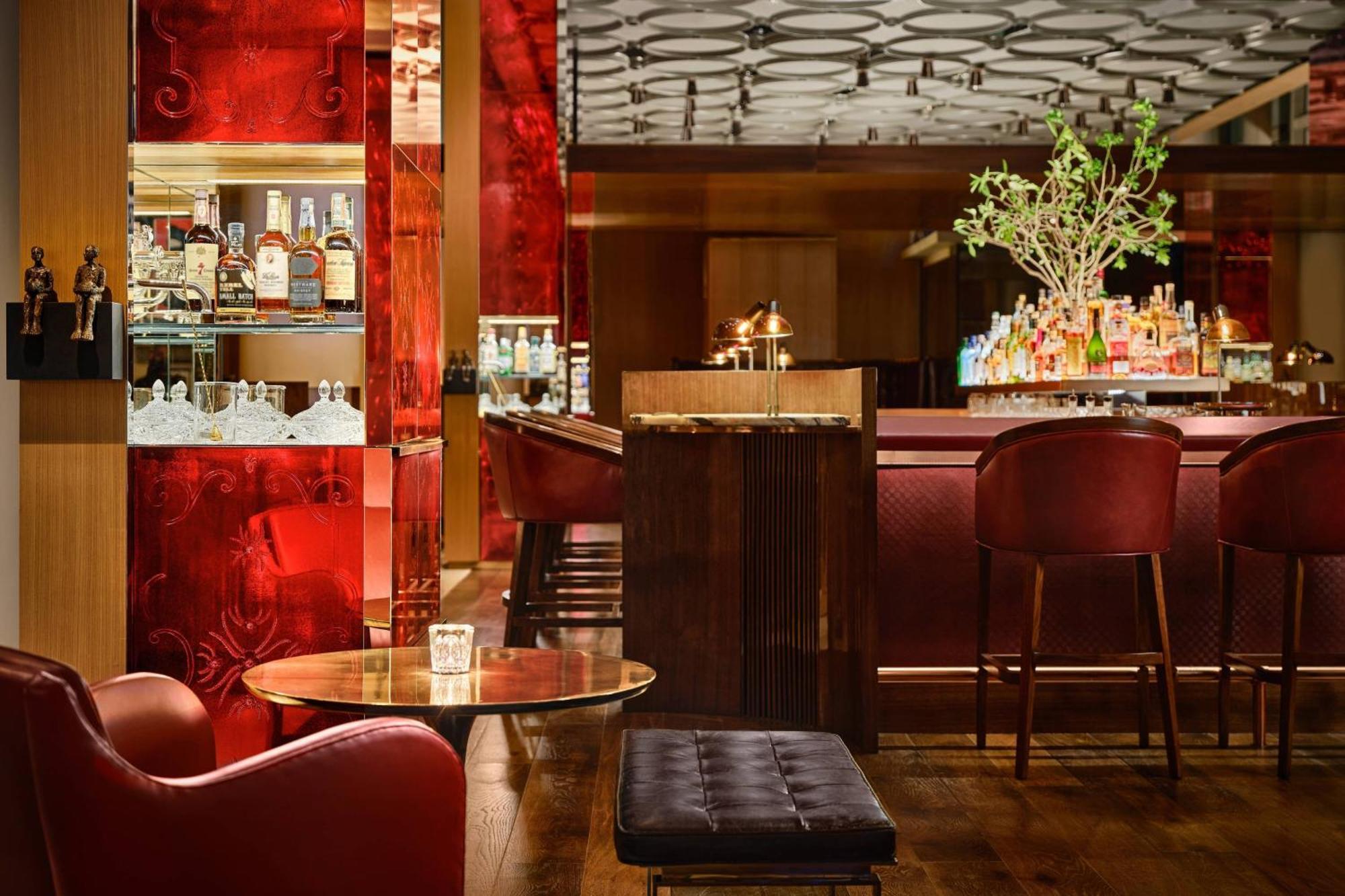 The Ritz-Carlton, Millenia Singapore Ngoại thất bức ảnh The bar at the Mandarin Oriental, London
